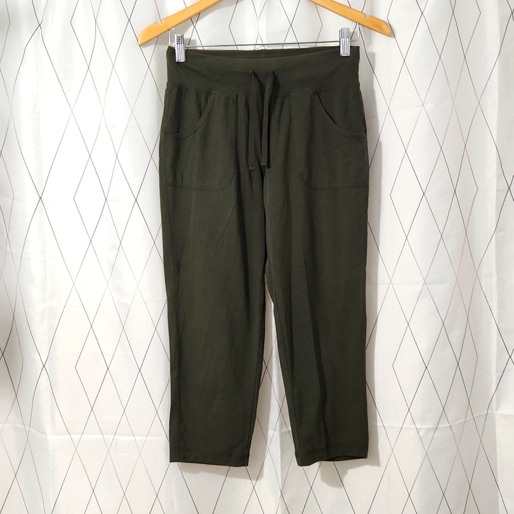 Athletic Works women's olive green capri pants